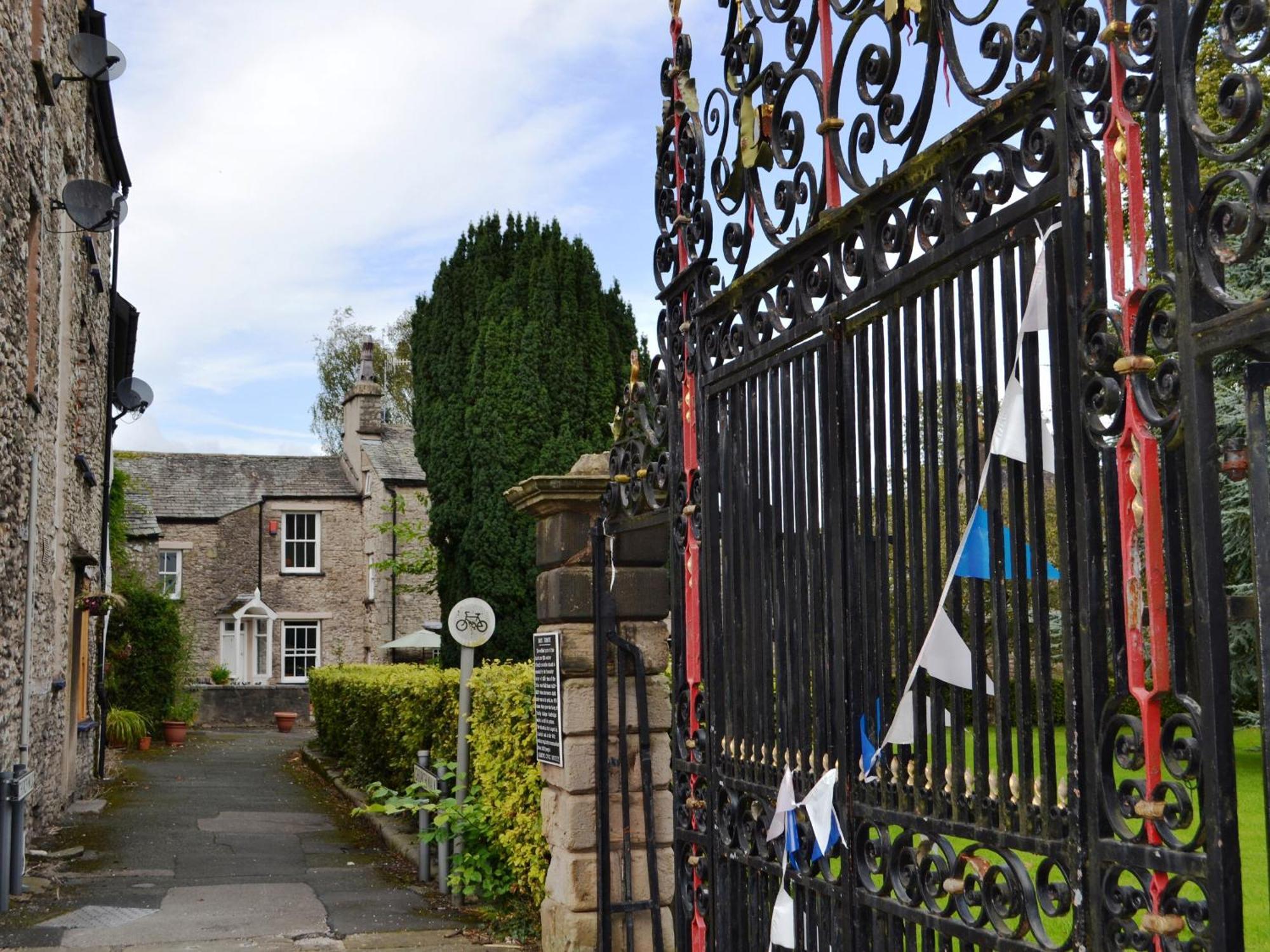 Church Walk Cottage เคนดัล ภายนอก รูปภาพ